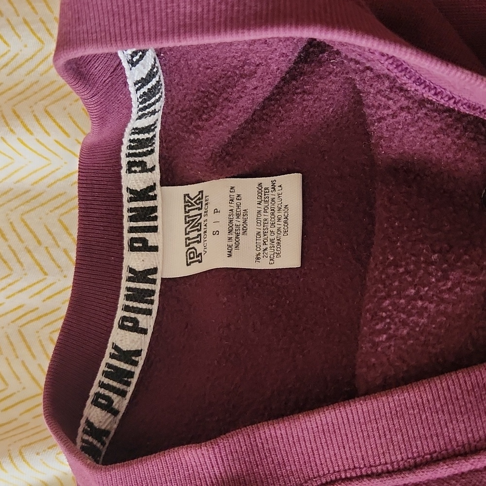 🌿 PINK Sweater 🌿 - Picture 2 of 2